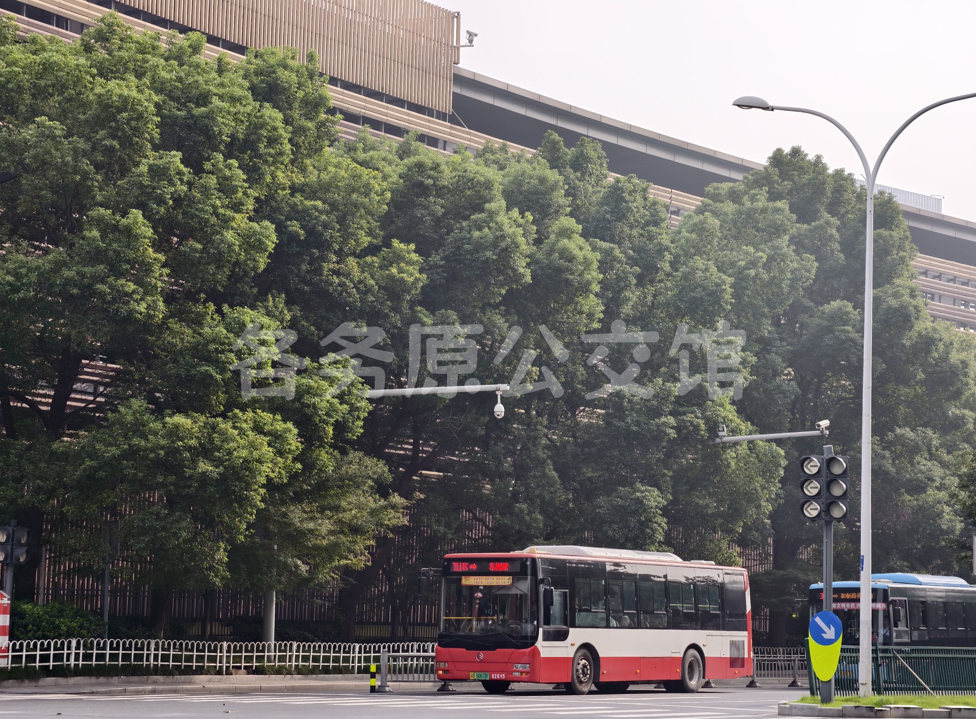 无锡公交 - XML6105JHEVA5C1