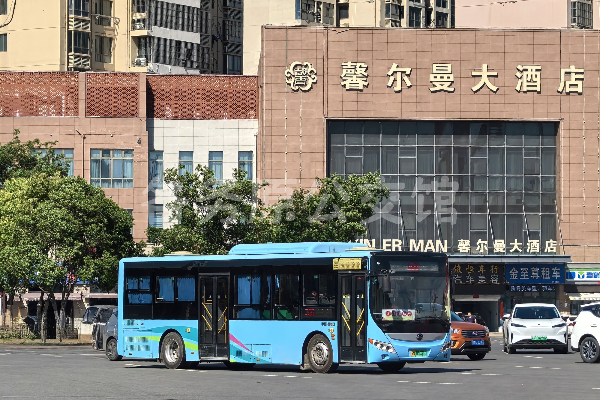 小伙子太帅了拍拍你的