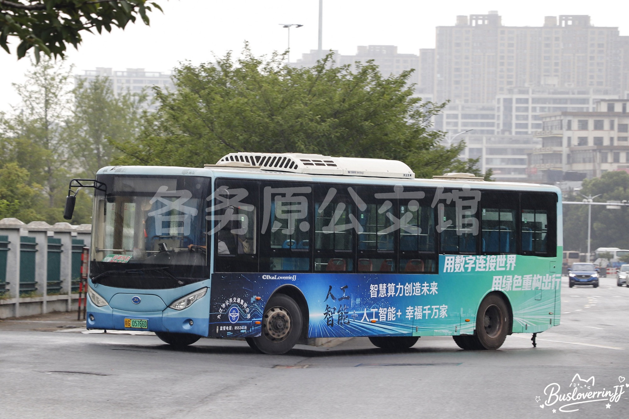 102路机动【D061 原103路】（人工智能+-[智慧算力创造未来 人工智能+ 幸福千万家/用数字连接世界 用绿色重构出行]）