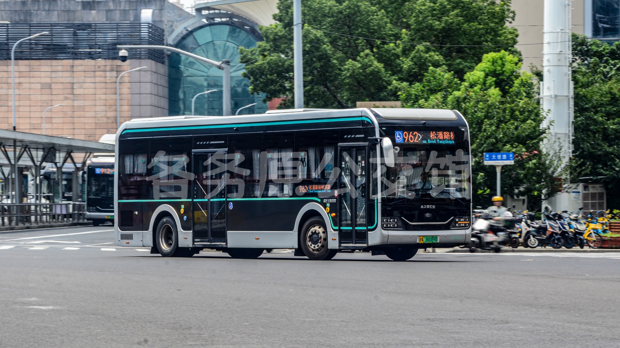 久事公交 - ZK6106BEVG1