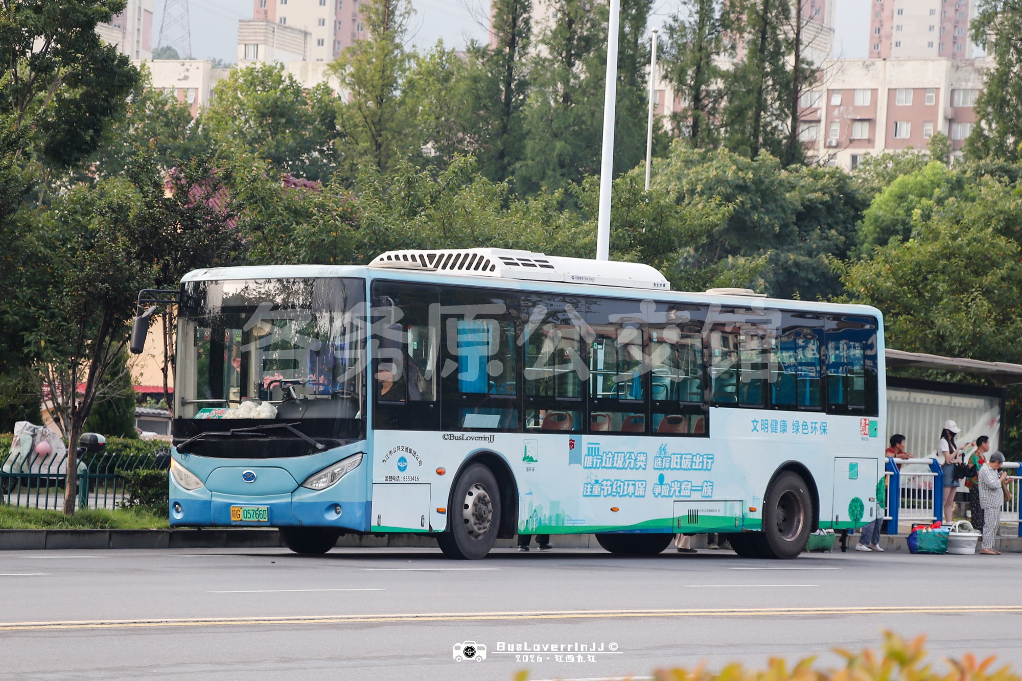 102路【D061 原103路】（“文明健康 绿色环保”公益广告-[推行垃圾分类 选择低碳出行 注重节约环保 争做光盘一族]）