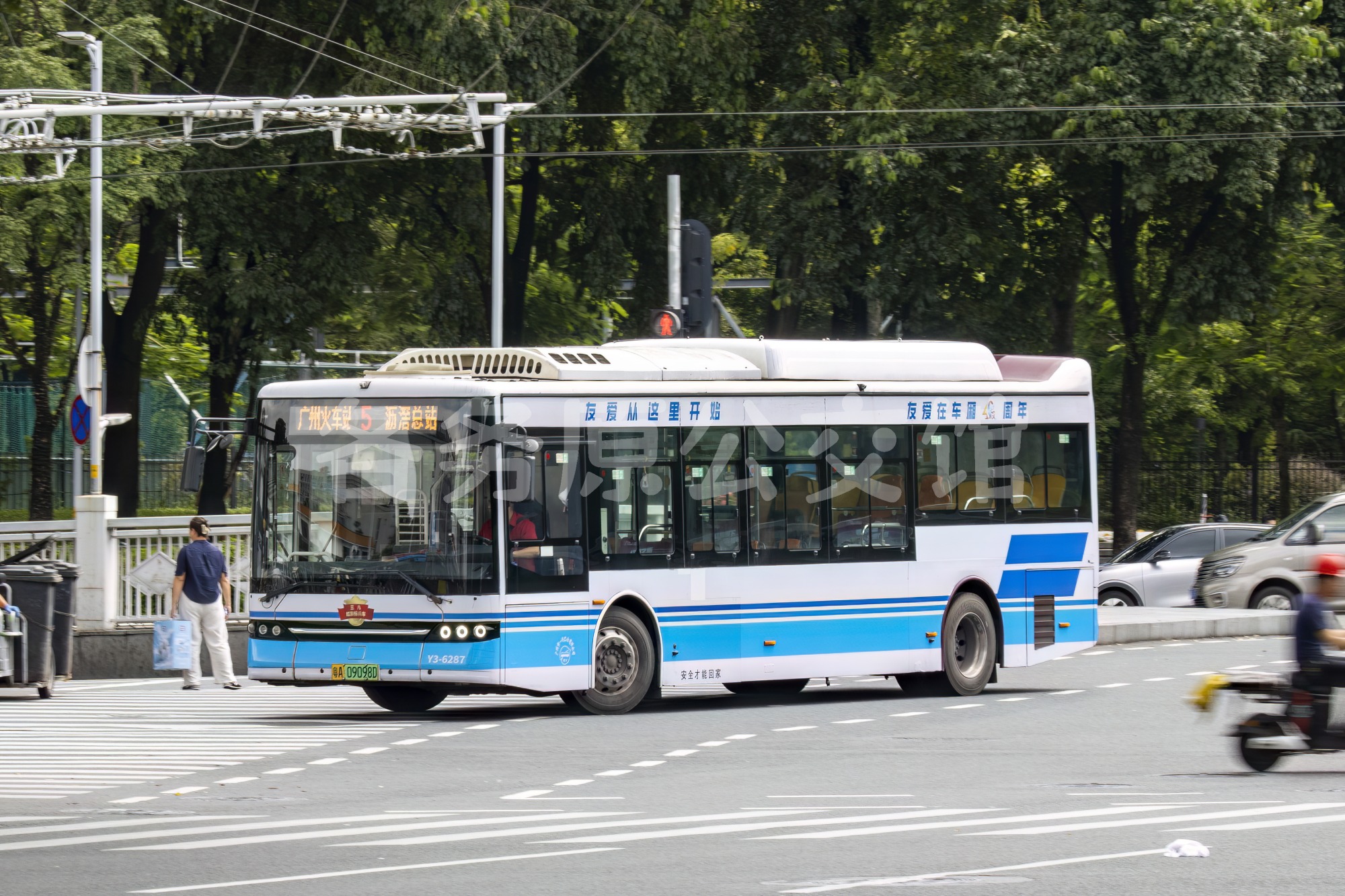 一汽巴士 - GZ6102B2EV