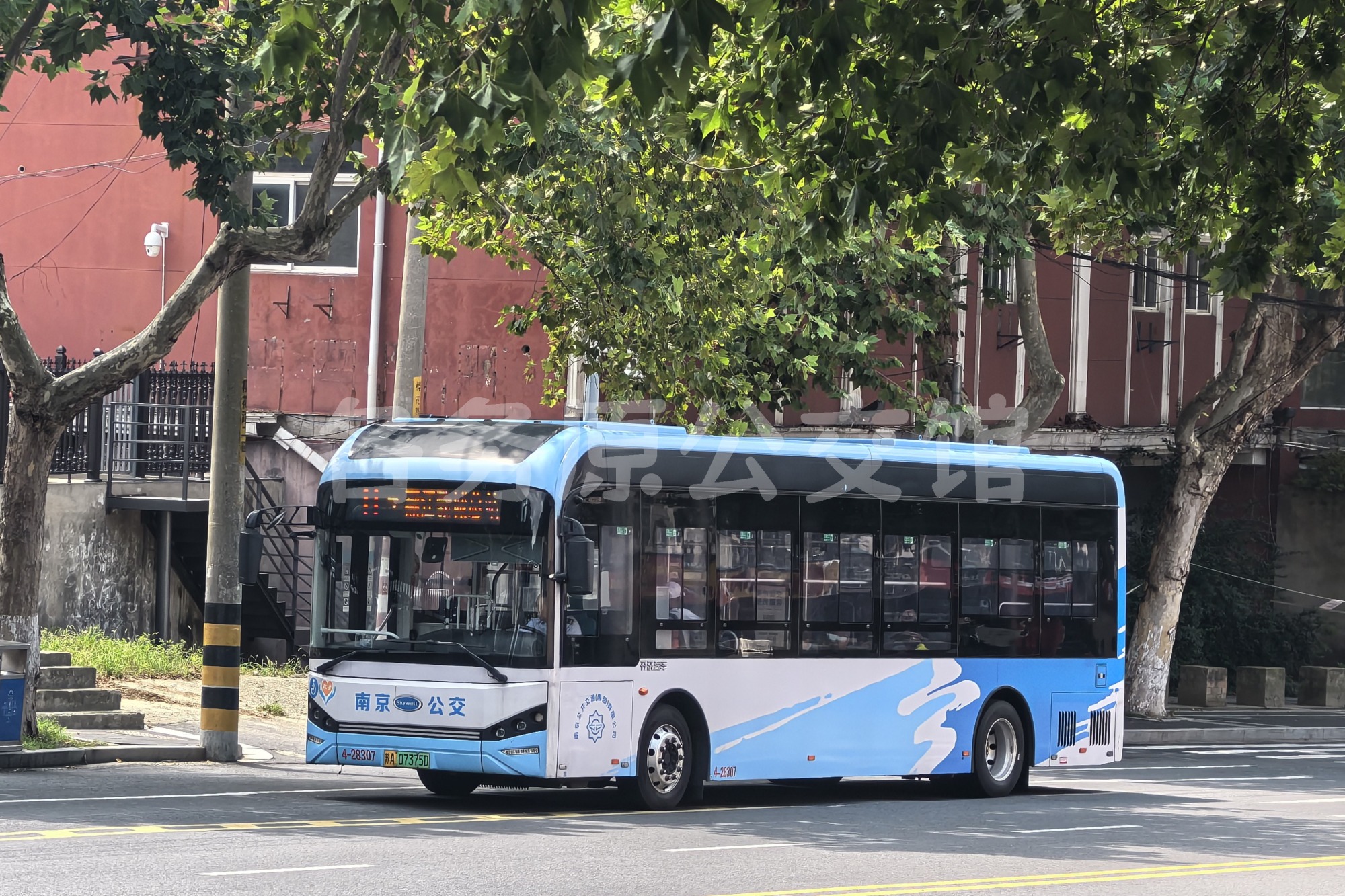 NJL6106EV3图片